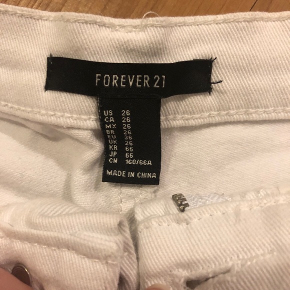 White shorts - Picture 3 of 3